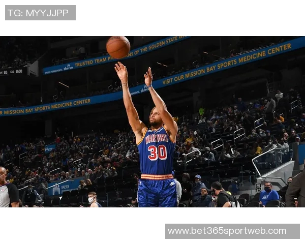 库里生涯第17赛季开局表现惊艳圆满加入180俱乐部场均325分引领球队